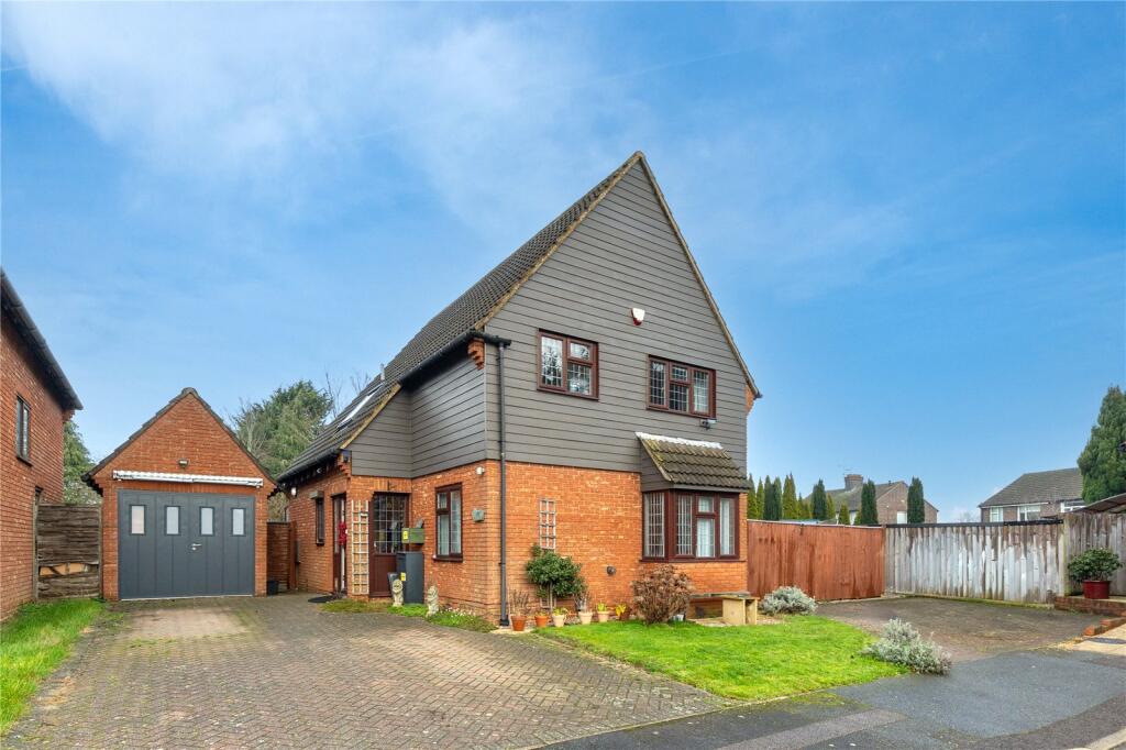 Main image of property: Walnut Close, Luton, Bedfordshire, LU2