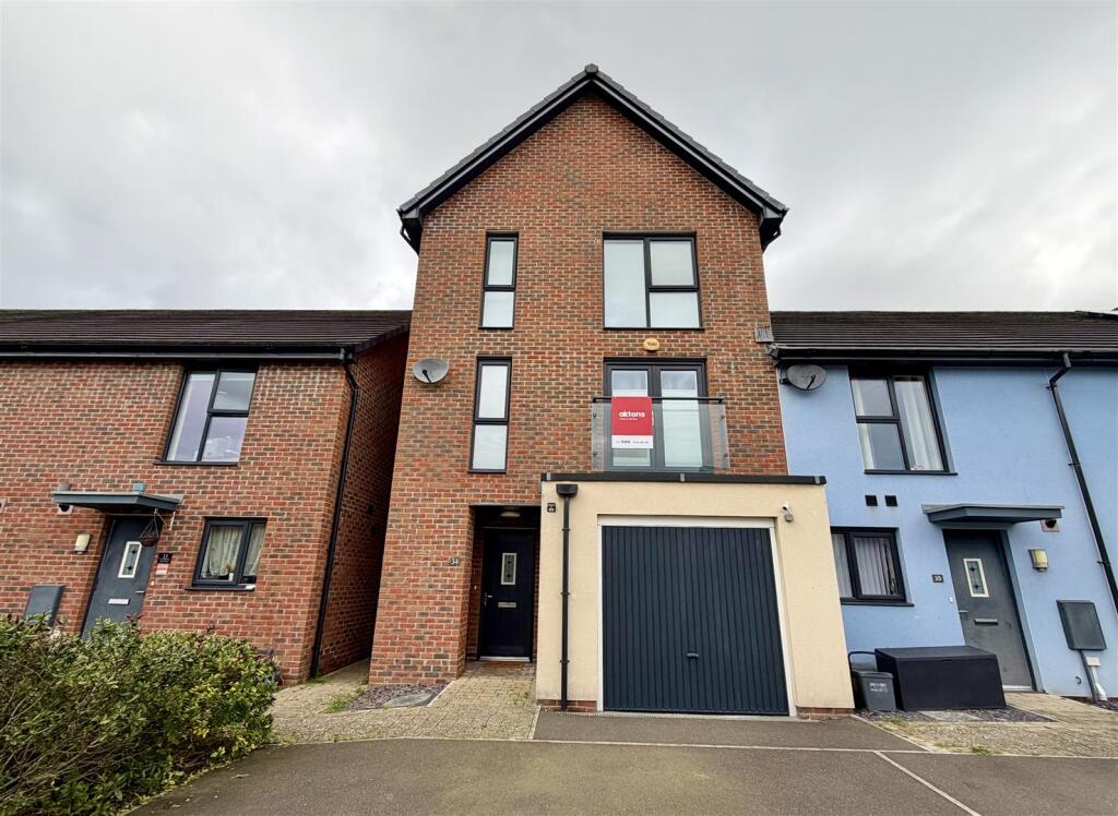 Main image of property: Clos Y Rheilffordd, Barry