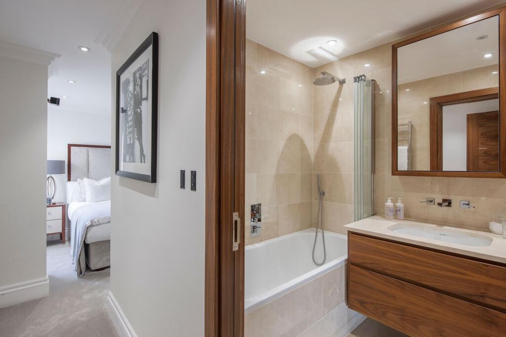 Apartment in London, City of Westminster - More