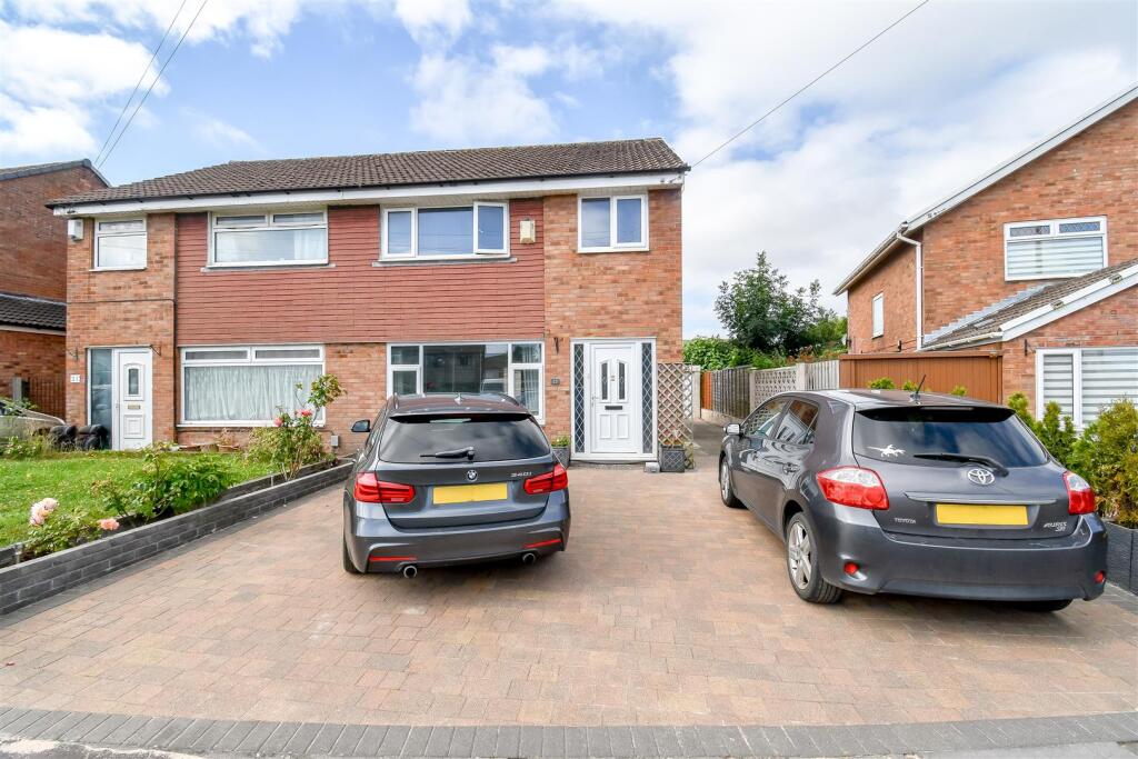 Main image of property: Liscum Way, Barry