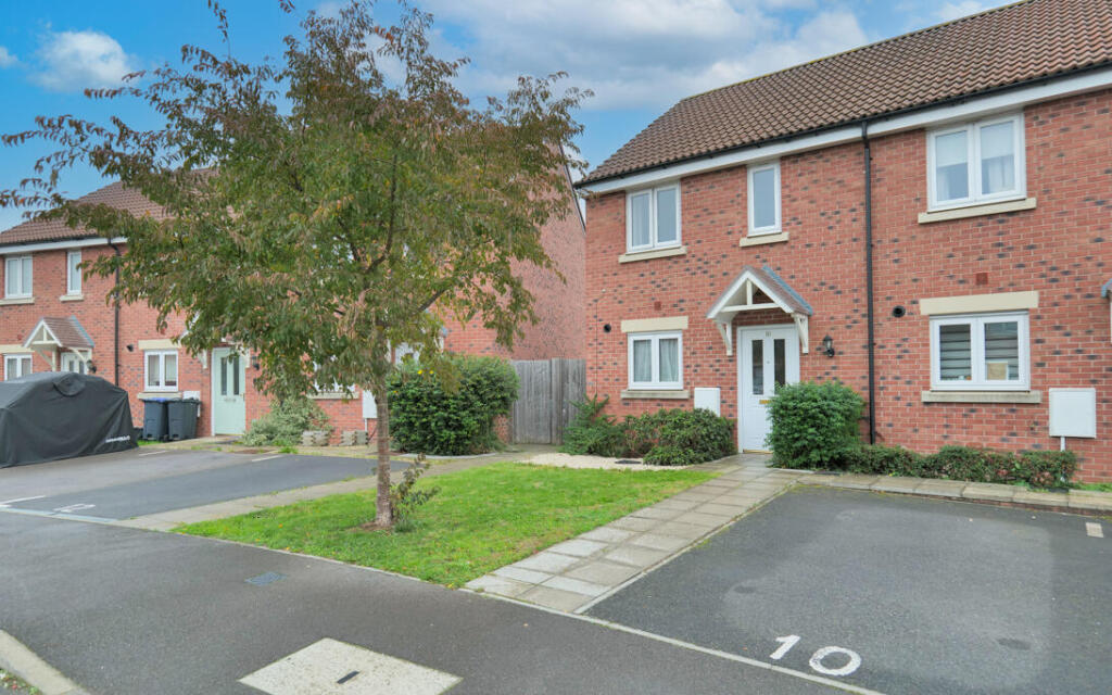 2-bed semi-detached on Teachers Way, Melksham, £100,000