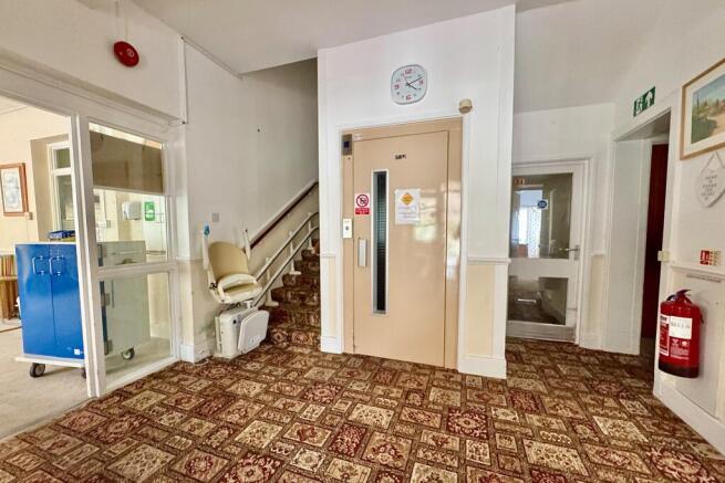 Entrance &amp; Lift