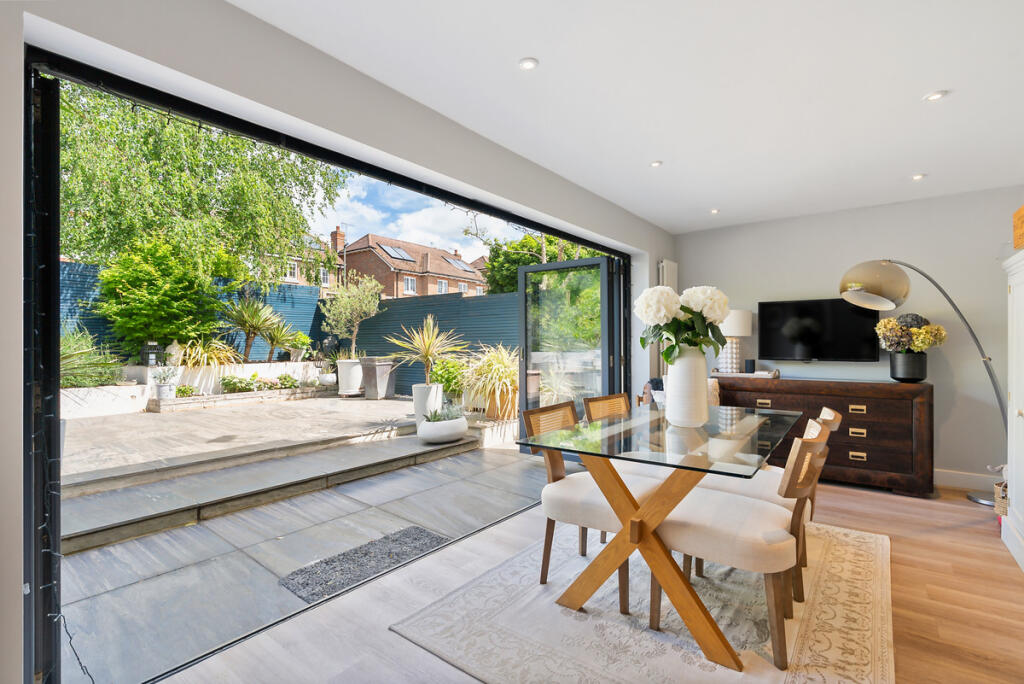 Lower Road, Cookham, SL6 - More