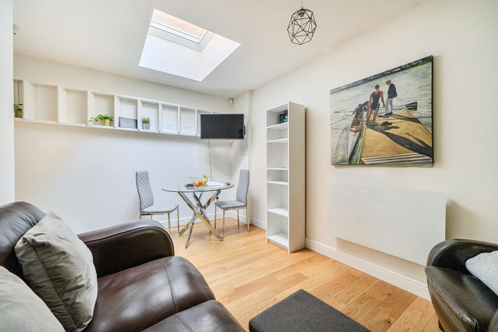 Apartment in Reading - View 3