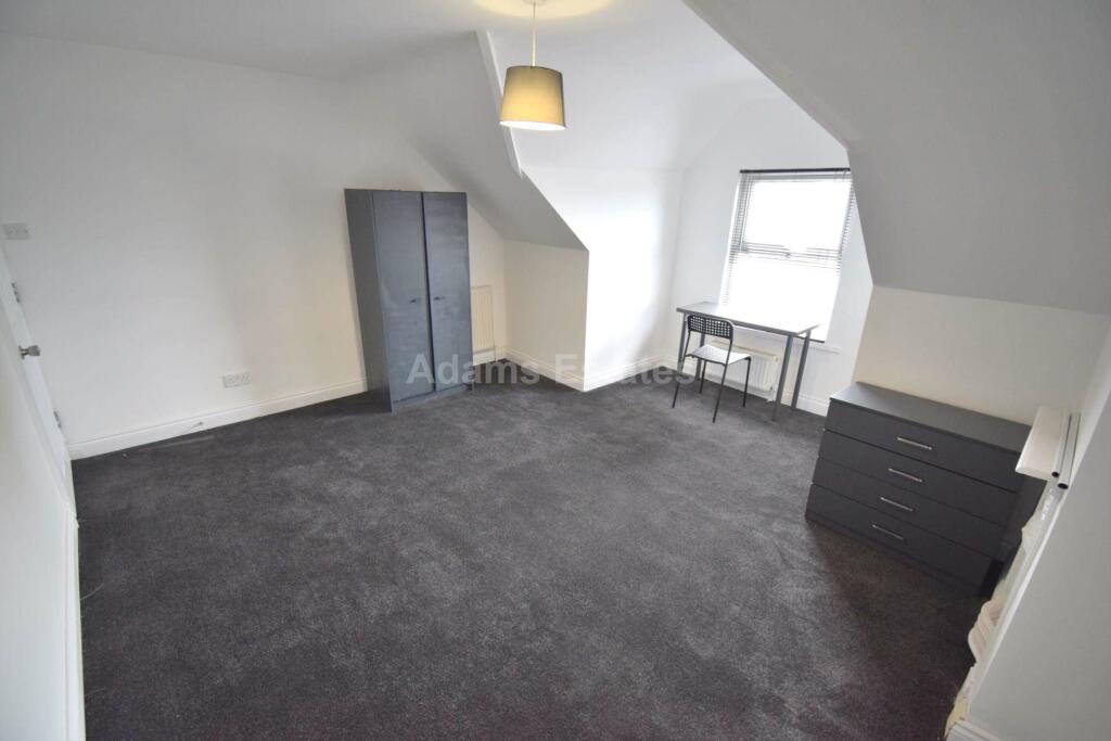 Apartment in Reading - View 4