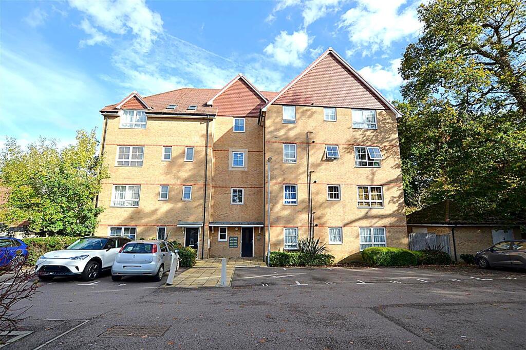 Main image of property: Sparrowhawk Place, Hatfield