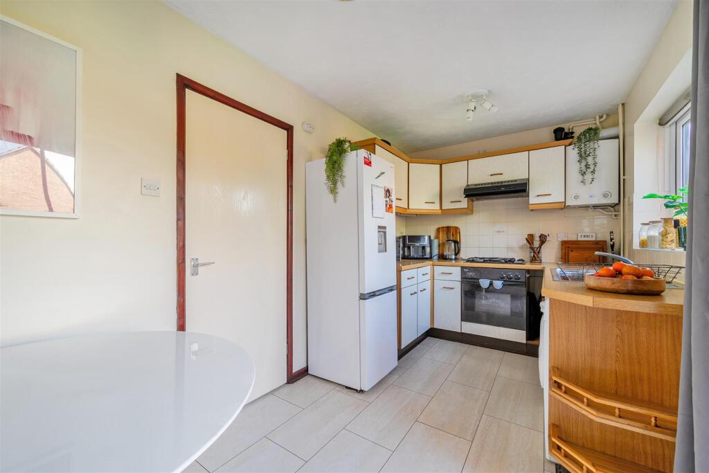 House in Chippenham, Hardenhuish, Cepen Park North - More