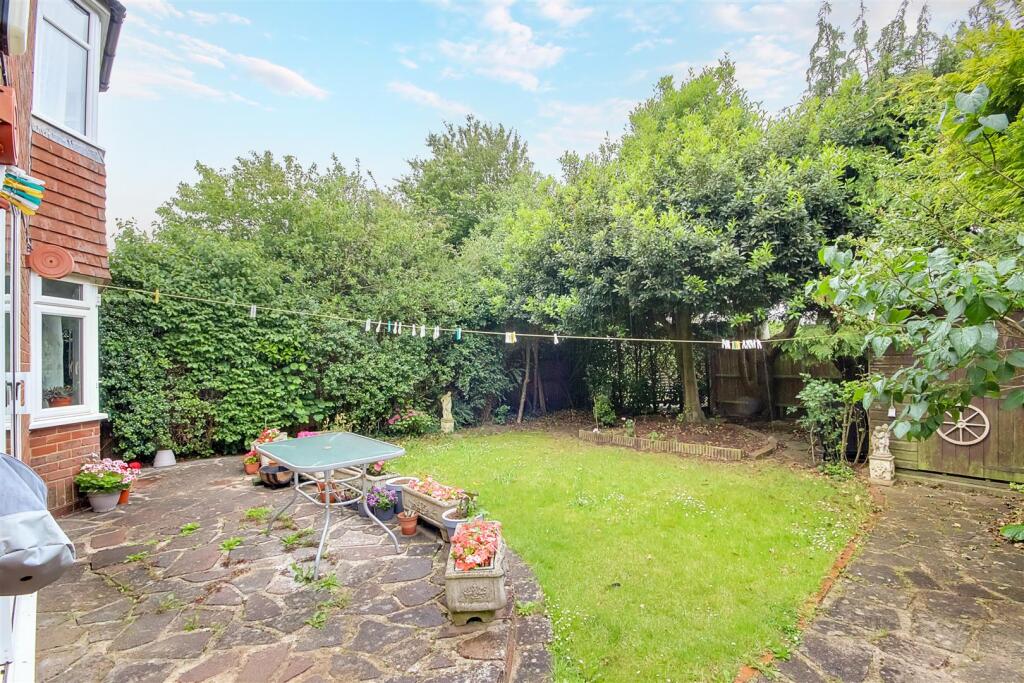 Apartment in Worthing, Broadwater - View 2