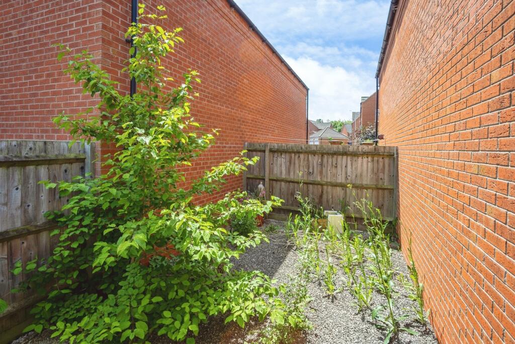 Frome Gardens, Bingham, Nottingham, Nottinghamshire, NG13 - View 4