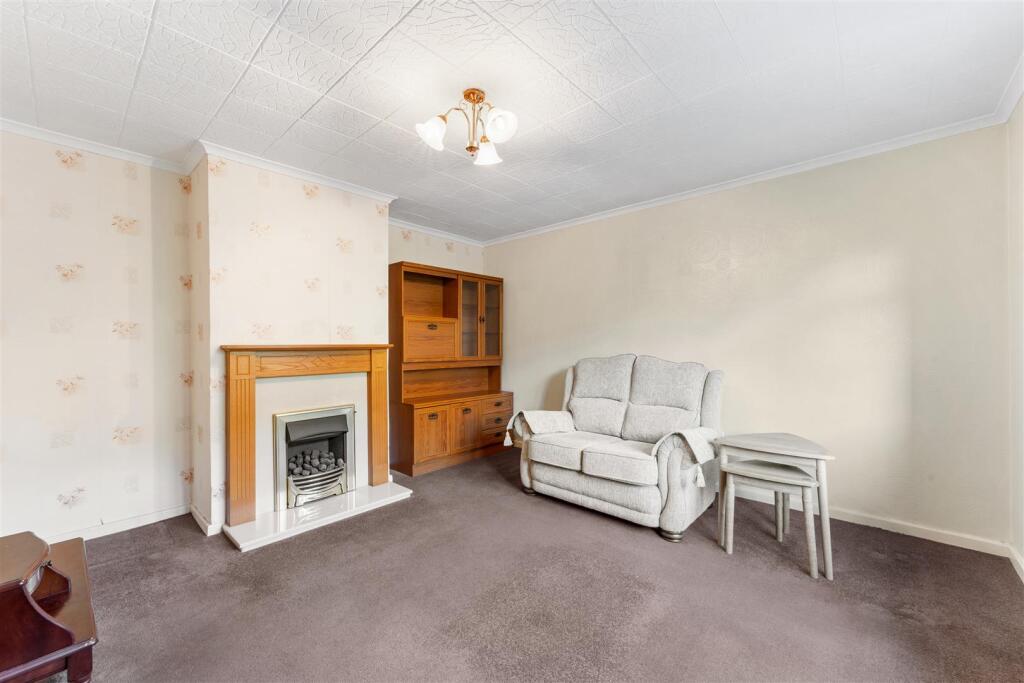 Summer Crescent, Wrockwardine Wood, Telford photo 3