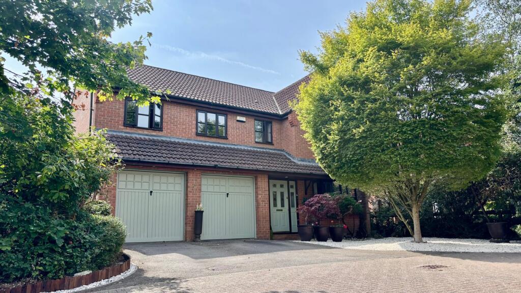5-bed detached on Langton Drive, Two Mile Ash, Milton Keynes, MK8, £570,000