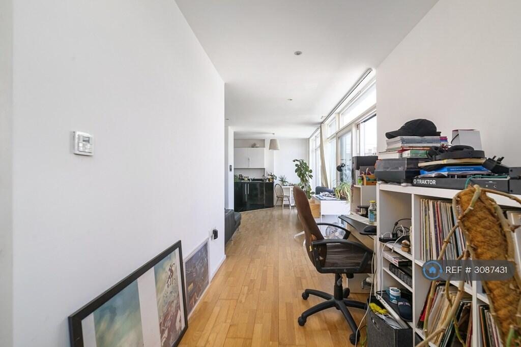 Apartment in London - View 5