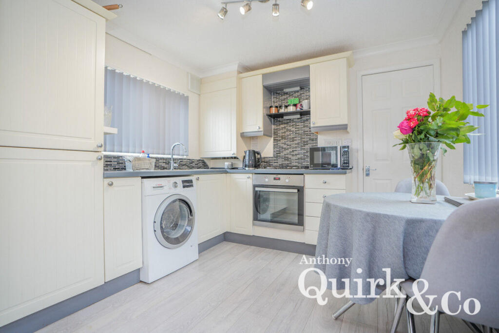 House in Southend-on-Sea - View 3