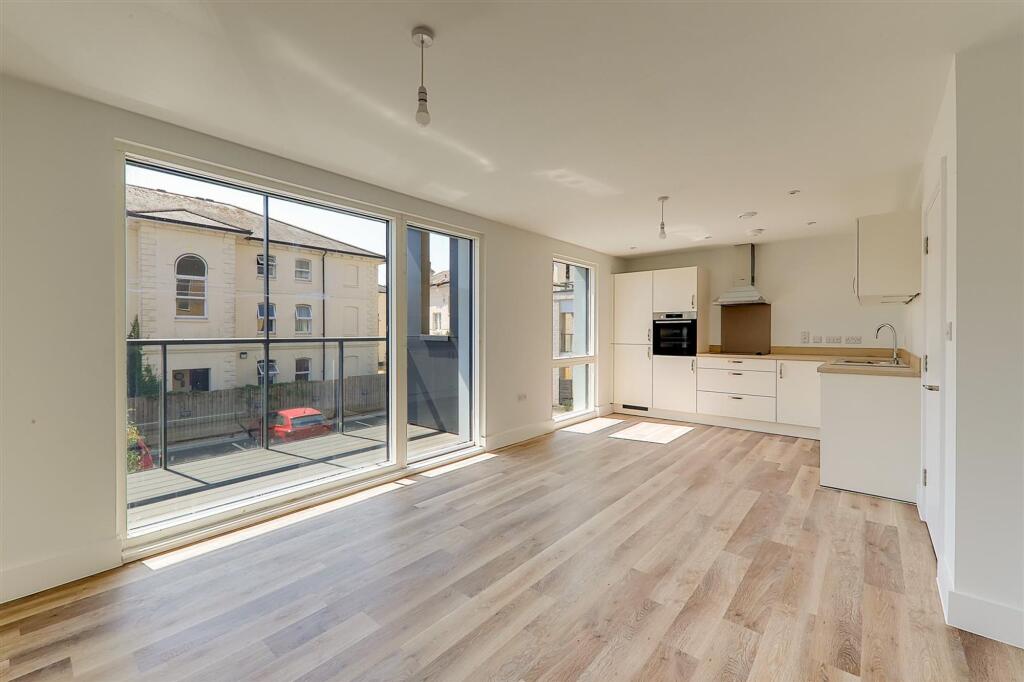 Apartment in Brighton - View 5