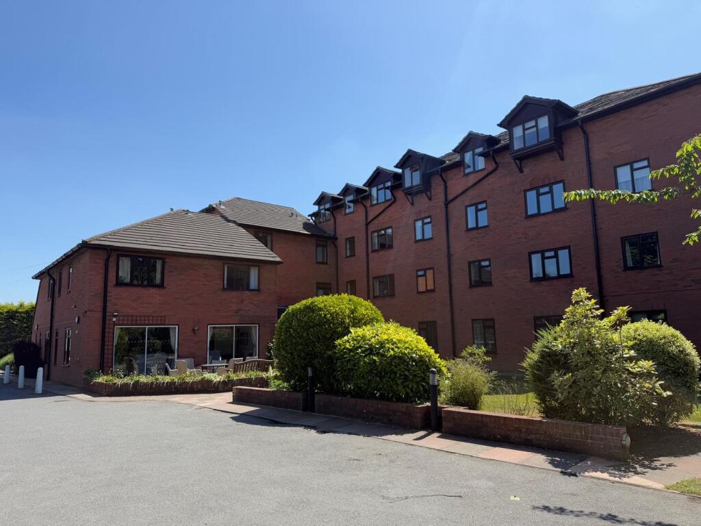 1-bed other on Farnborough Common, Locksbottom, BR6, £200,000