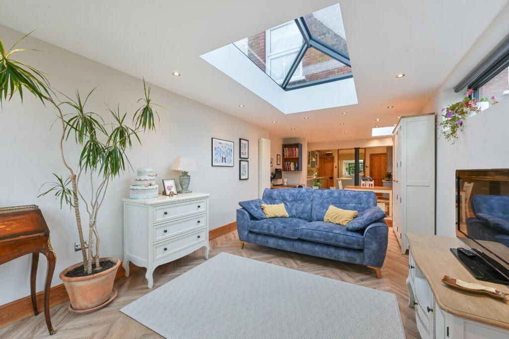 House in Kingston upon Thames - View 4
