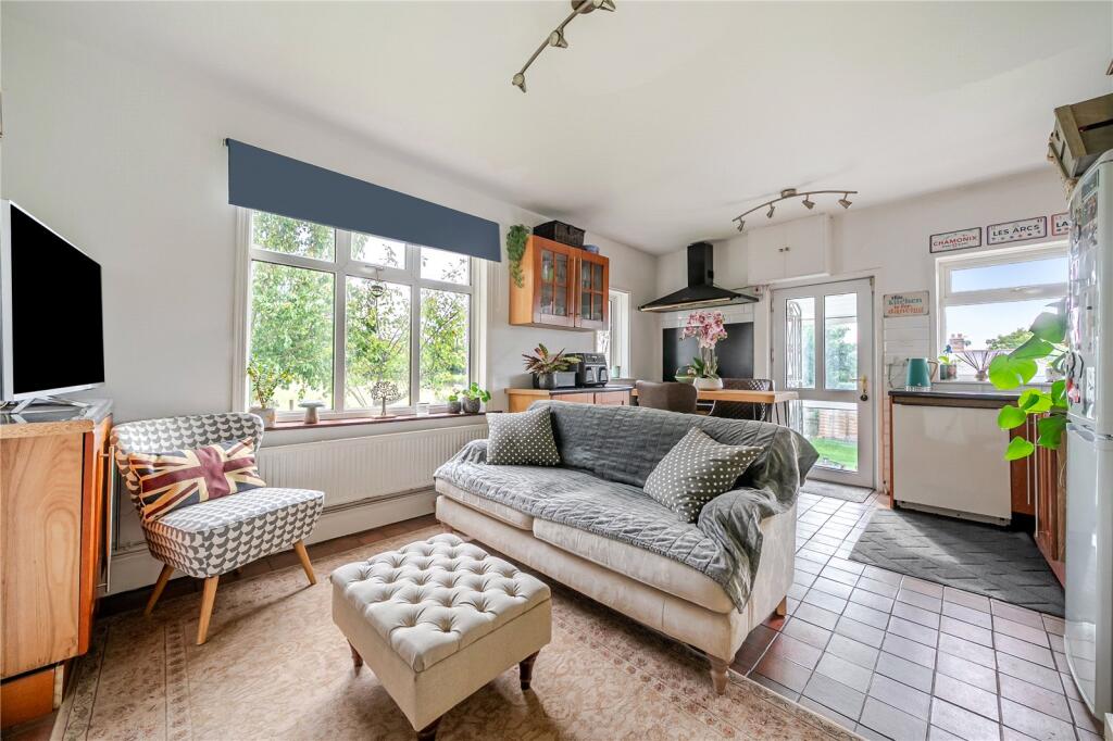 House in Newport - View 3