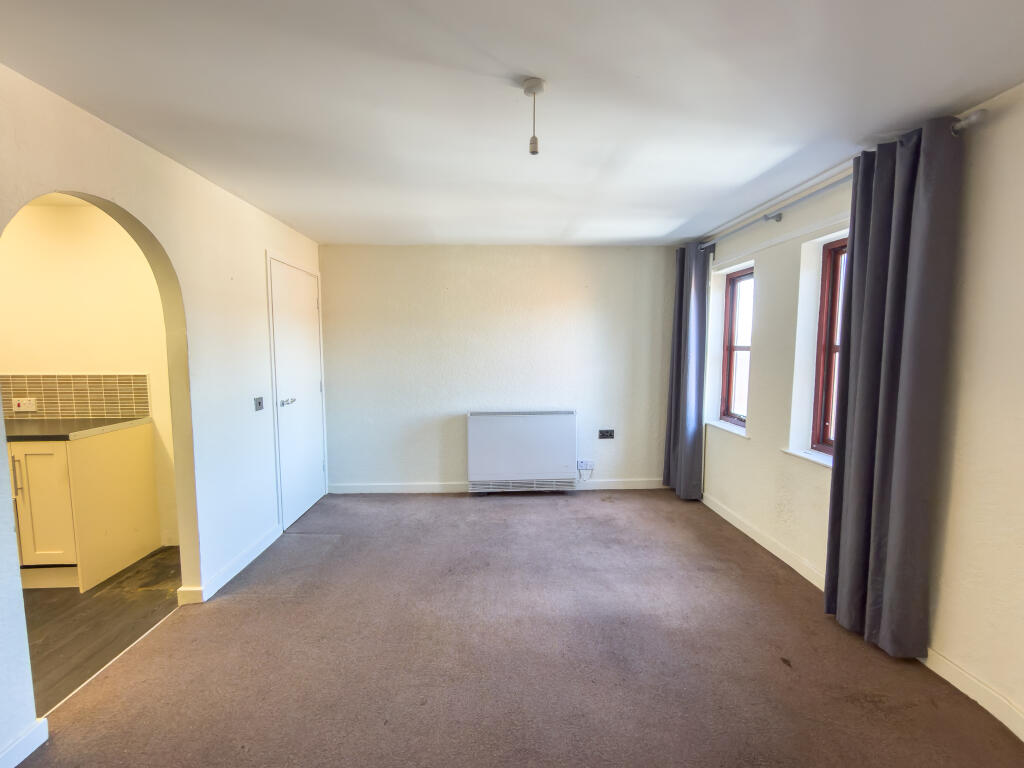 Apartment in North Tyneside, North East - View 3