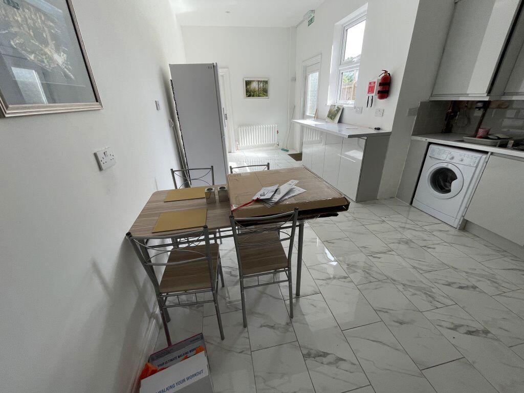 Apartment in Peterborough, West Town - More