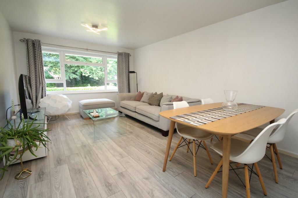 72 Surrey Road, WESTBOURNE, BH4 photo 2