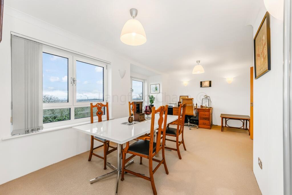 Apartment in Ilford - View 2