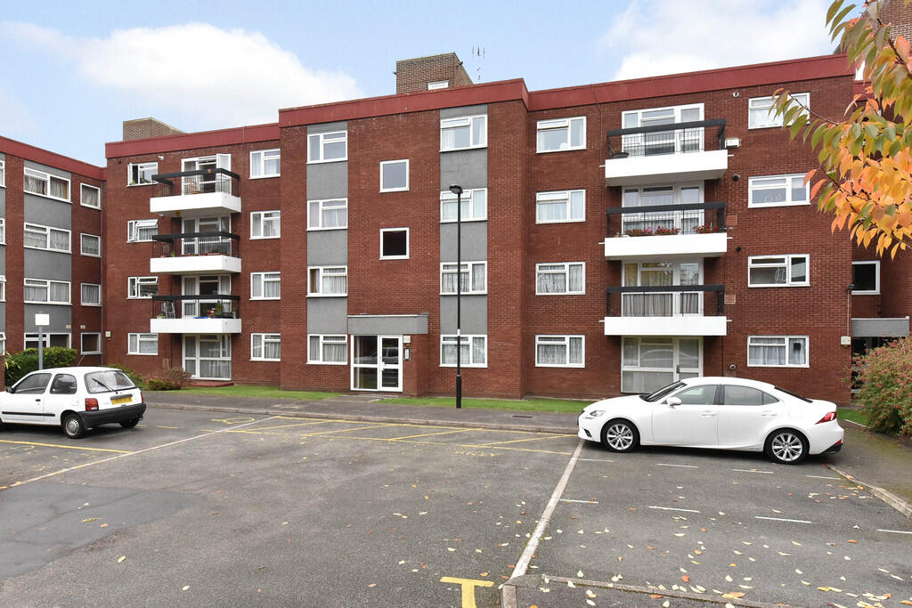 Main image of property: Grange Gardens, Southgate, N14 6QW