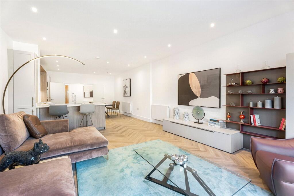 Main image of property: Chase Side, Southgate, London, N14