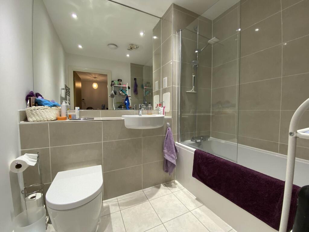 Apartment in Watford - More