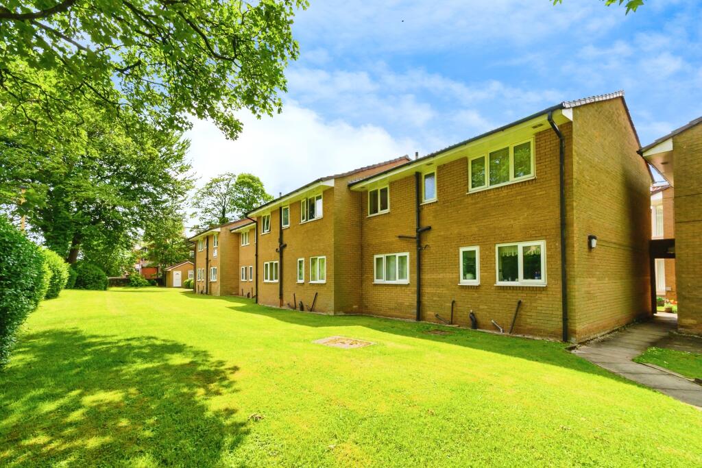 Apartment in Bury, Greater Manchester - View 3