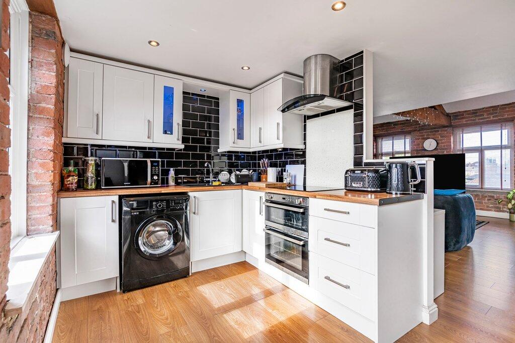 Apartment in Macclesfield, Cheshire East - View 3