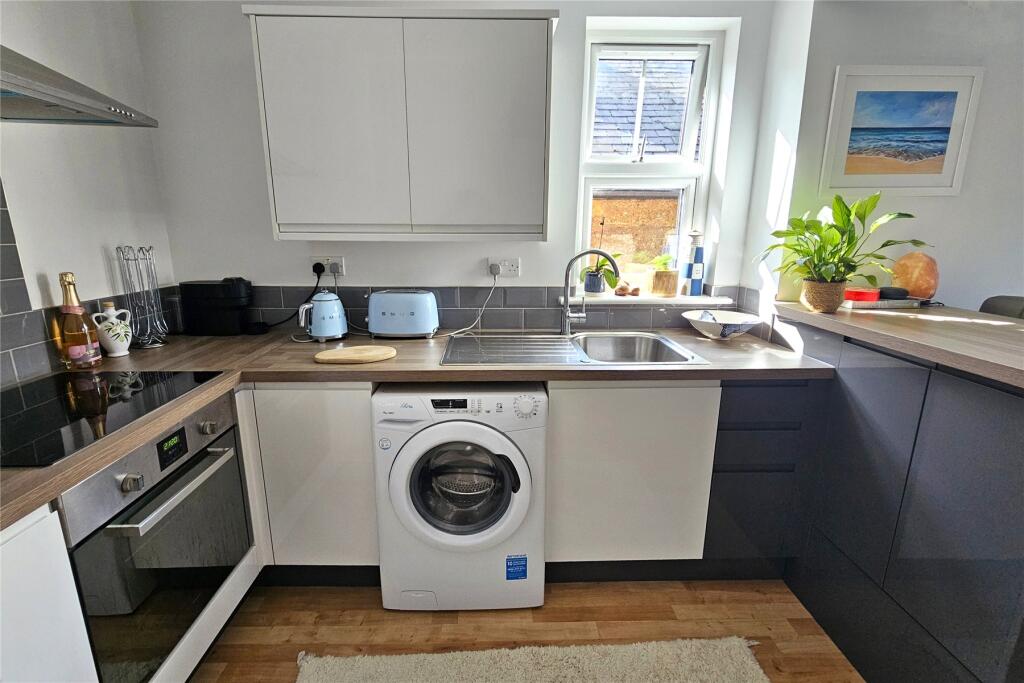 Apartment in Waverley, Haslemere - View 5