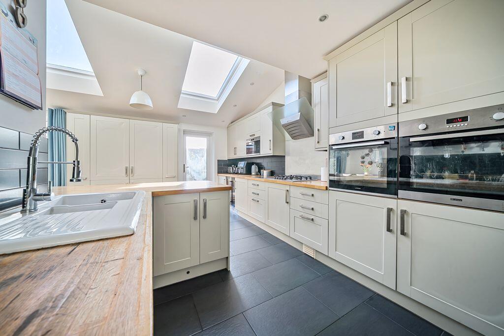 Martlet Close, Lee-On-The-Solent, PO13 photo 4