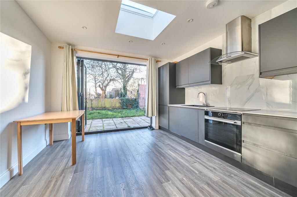 Main image of property: Farndale Avenue, Palmers Green, London, N13