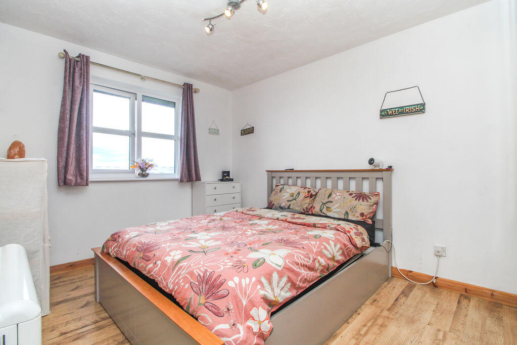 Apartment in Bedford - View 5