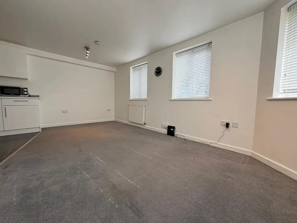 Apartment in Thatcham, West Berkshire - View 4