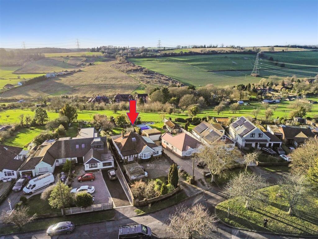 3-bed detached on Glamorgan Road, Catherington, £675,000