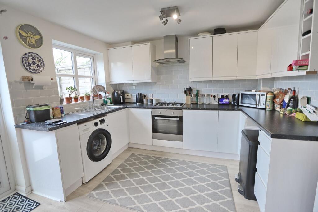 Tamar Close, Whitefield, M45 photo 4
