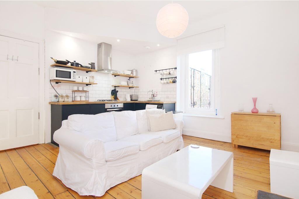 Apartment in Edinburgh, East Lothian - View 2