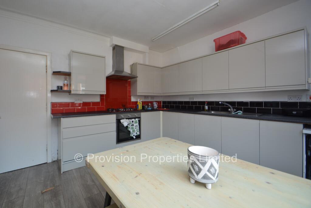 8 bedroom terraced house for rent