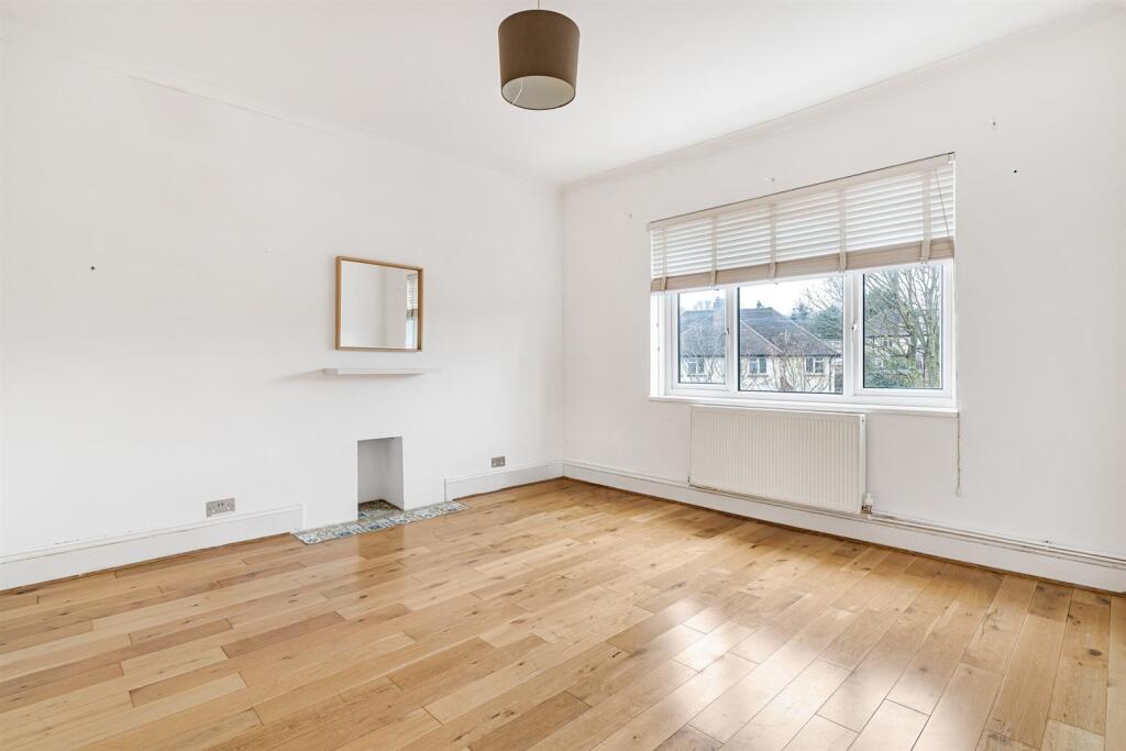 Apartment in Sutton - View 2