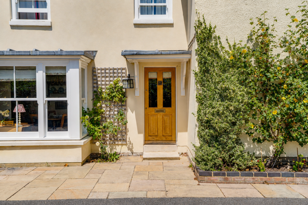 Botley Road, Fair Oak, Hampshire photo 2