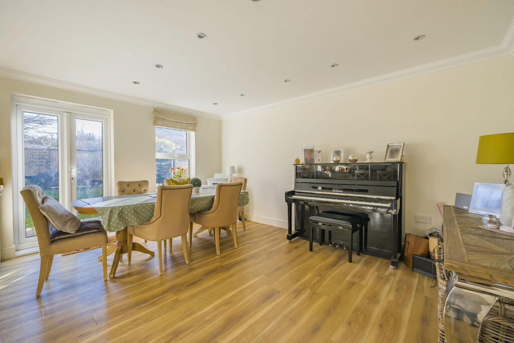 The Grange, Langton Green, Tunbridge Wells, TN3 0HR photo 3