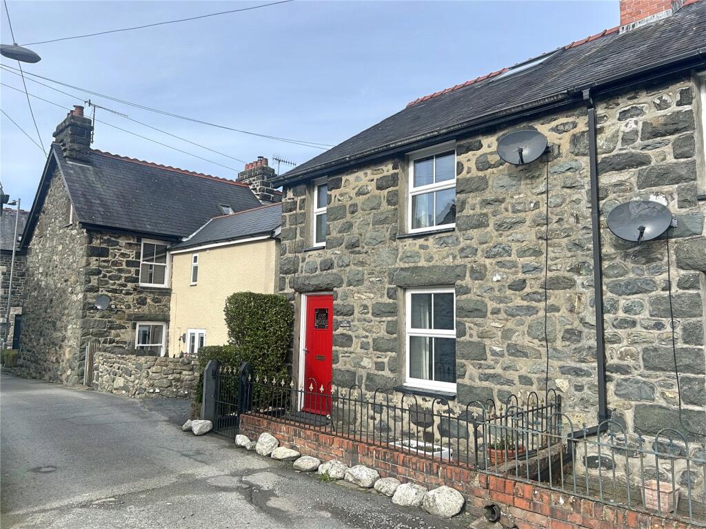 Main image of property: Llwyngwril, Gwynedd, LL37
