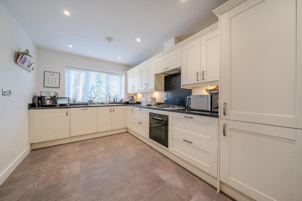 Broombarn Lane, Great Missenden, HP16 photo 3
