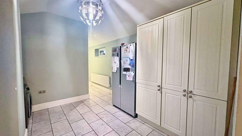 House in North Kesteven, Bracebridge Heath - More