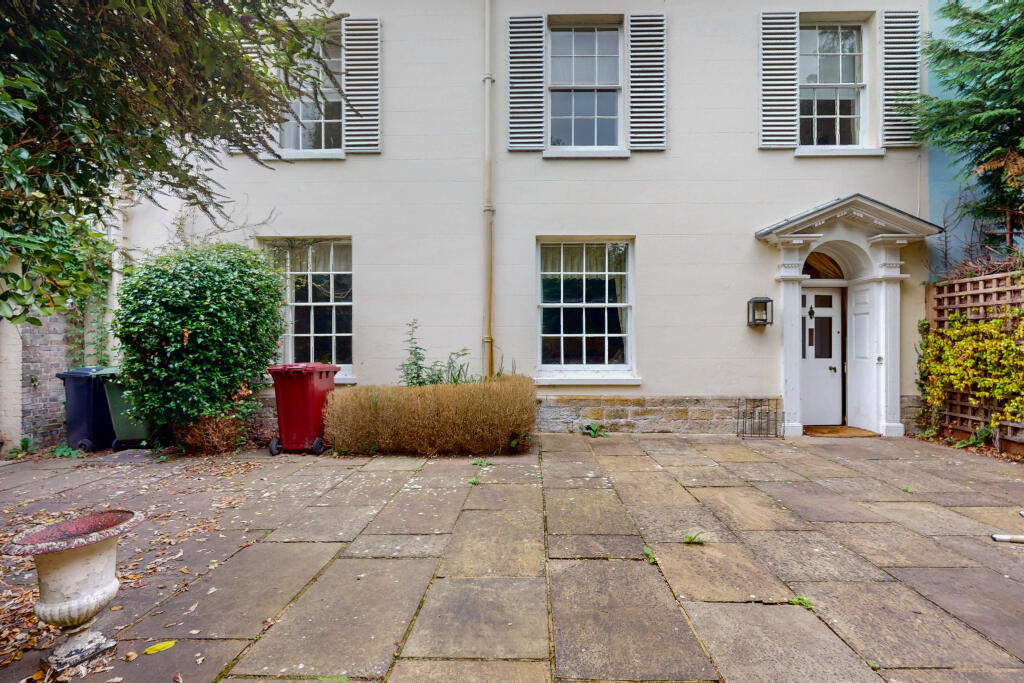 House in Guildford - View 4