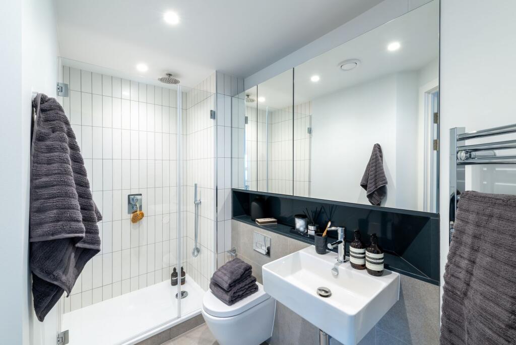 Lyon Queensway, Octagon, B3 photo 4