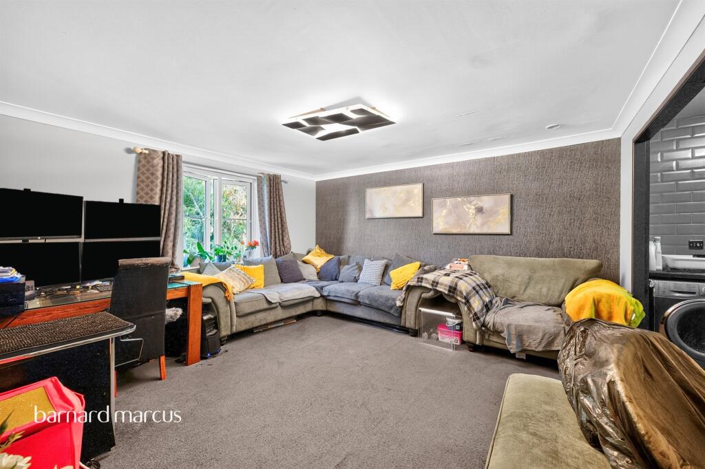 Apartment in Sutton - View 4