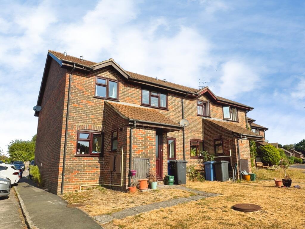 Main image of property: Ravenscroft, Hook, RG27