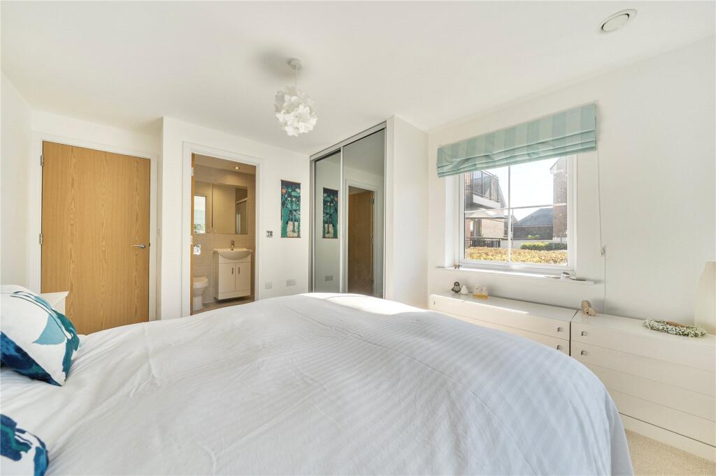 Apartment in Sevenoaks, Dunton Green - More
